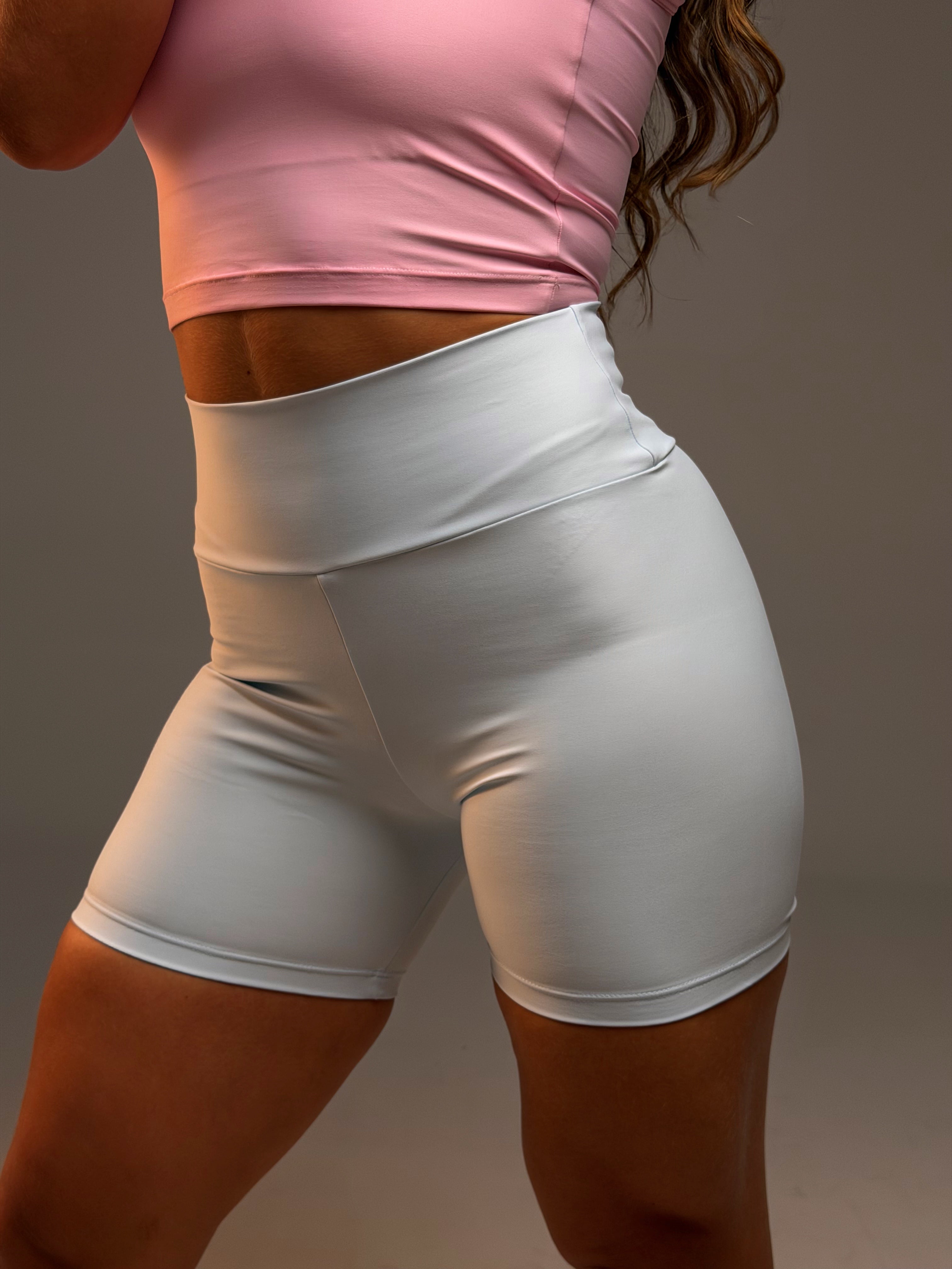 Essence Short Classic