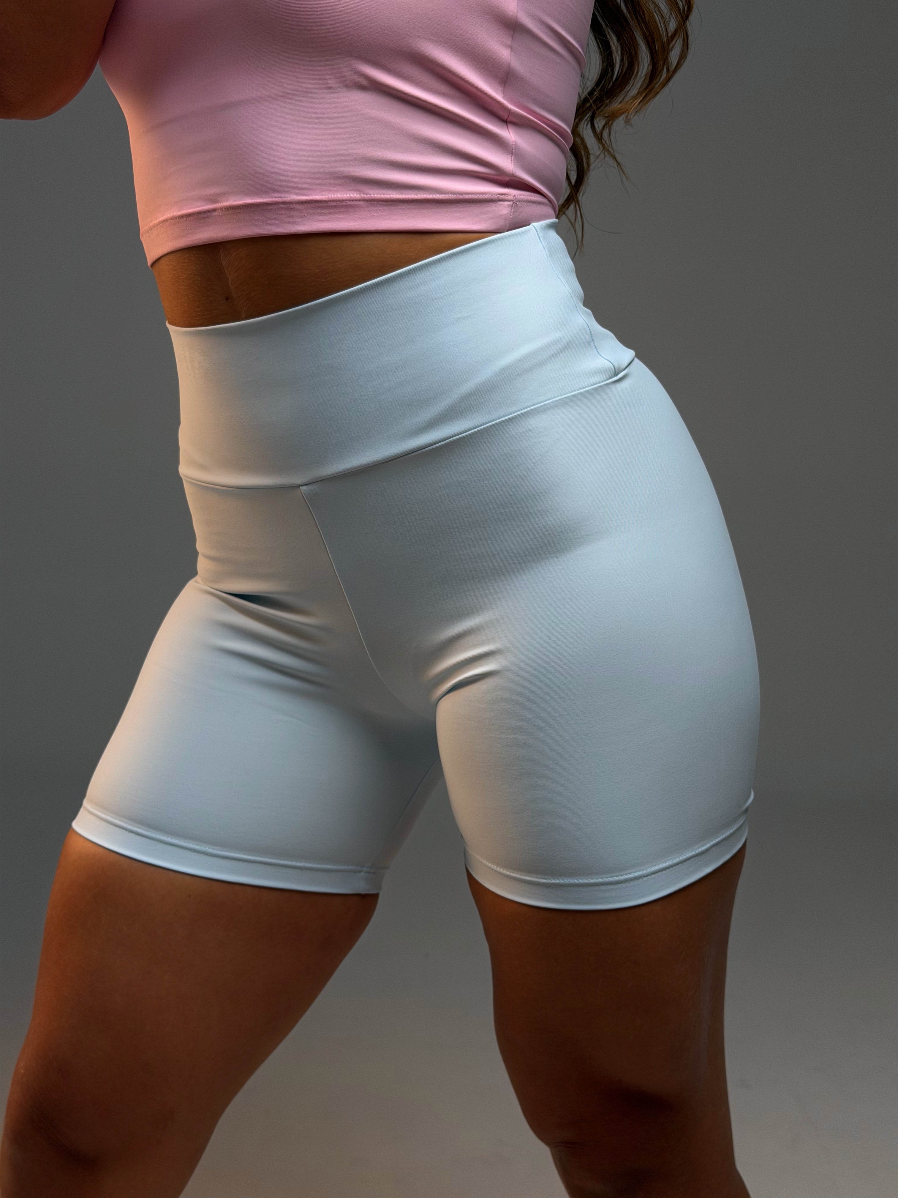 Essence Short Classic